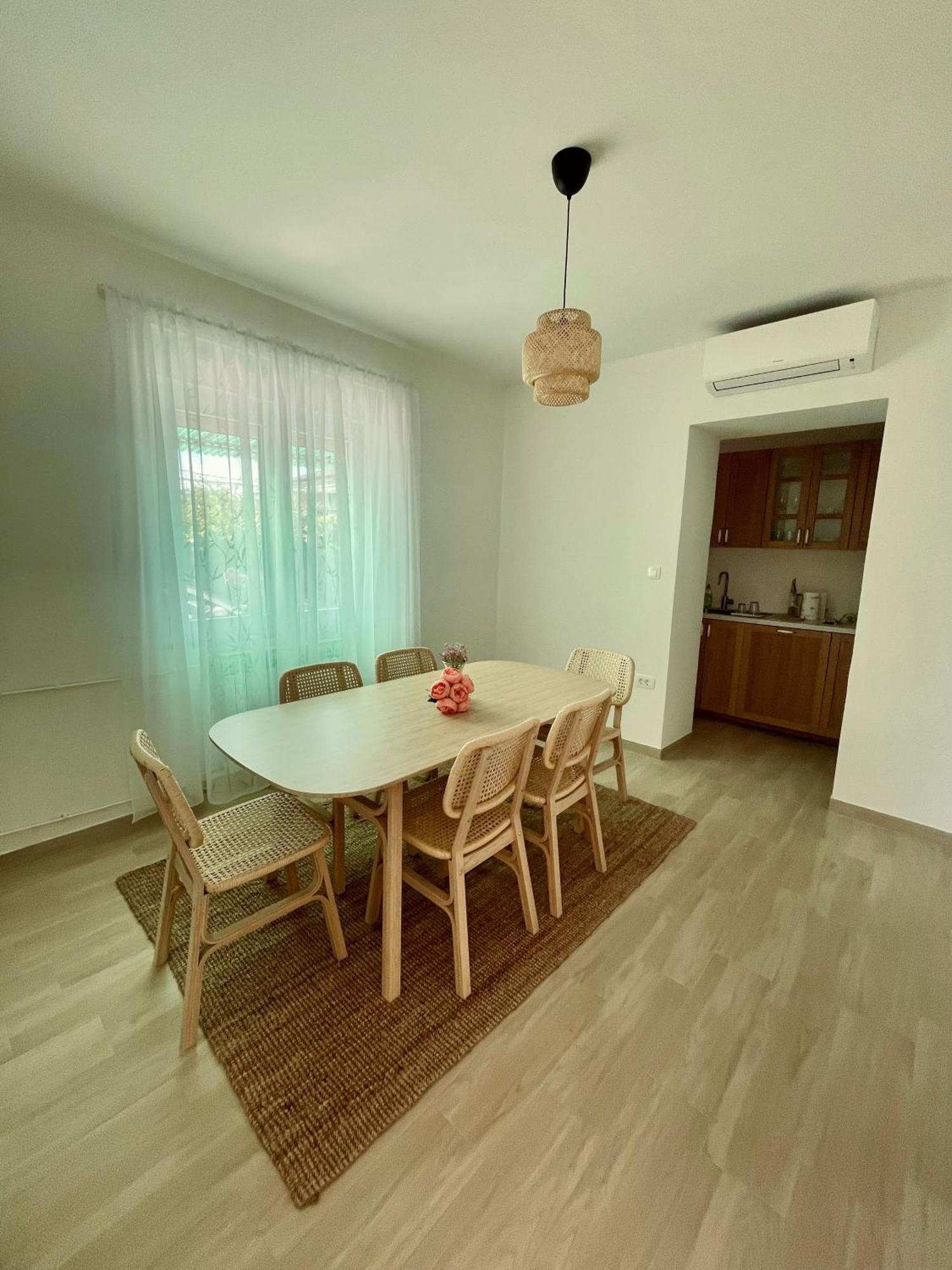 Lavrika Apartament *